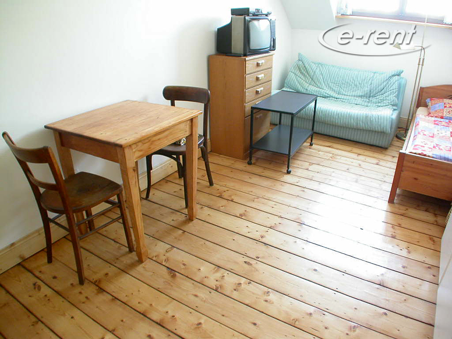 Funktionell möbliertes Zimmer in Köln-Ehrenfeld
