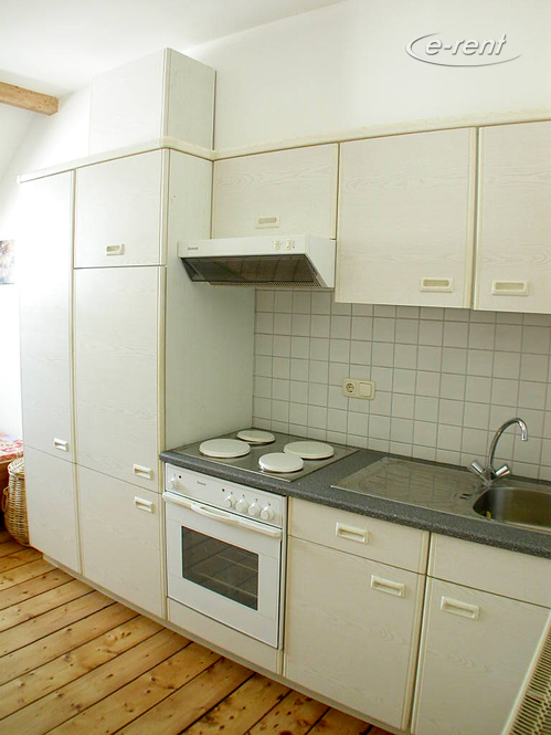 Funktionell möbliertes Zimmer in Köln-Ehrenfeld