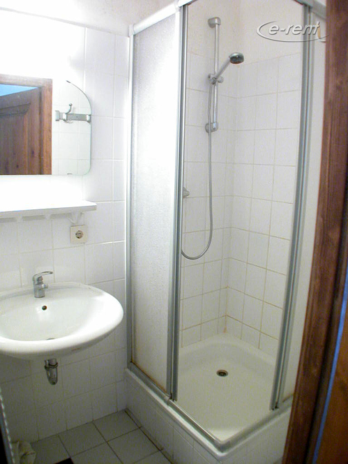 Funktionell möbliertes Zimmer in Köln-Ehrenfeld