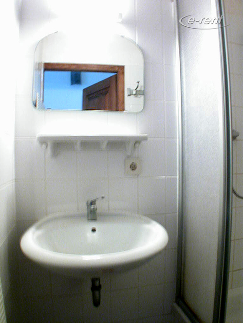 Funktionell möbliertes Zimmer in Köln-Ehrenfeld