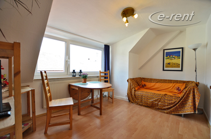 Modern möblierte Wohnung mit Schrägen in Köln-Neustadt-Süd