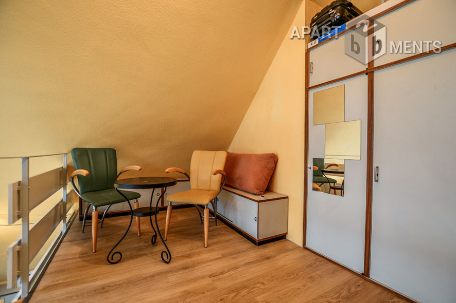 Modern möblierte und zentral gelegene Maisonette-Wohnung in Köln-Altstadt-Süd