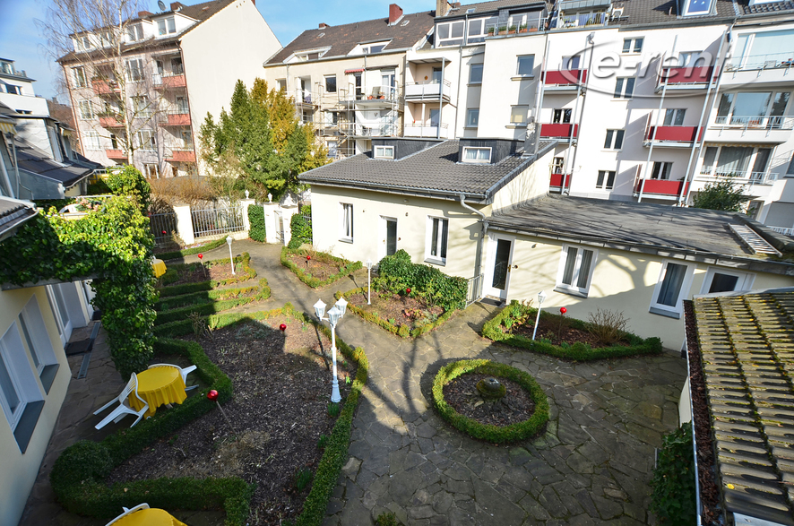 Modernly furnished apartment in Cologne-Lindenthal wth balcony