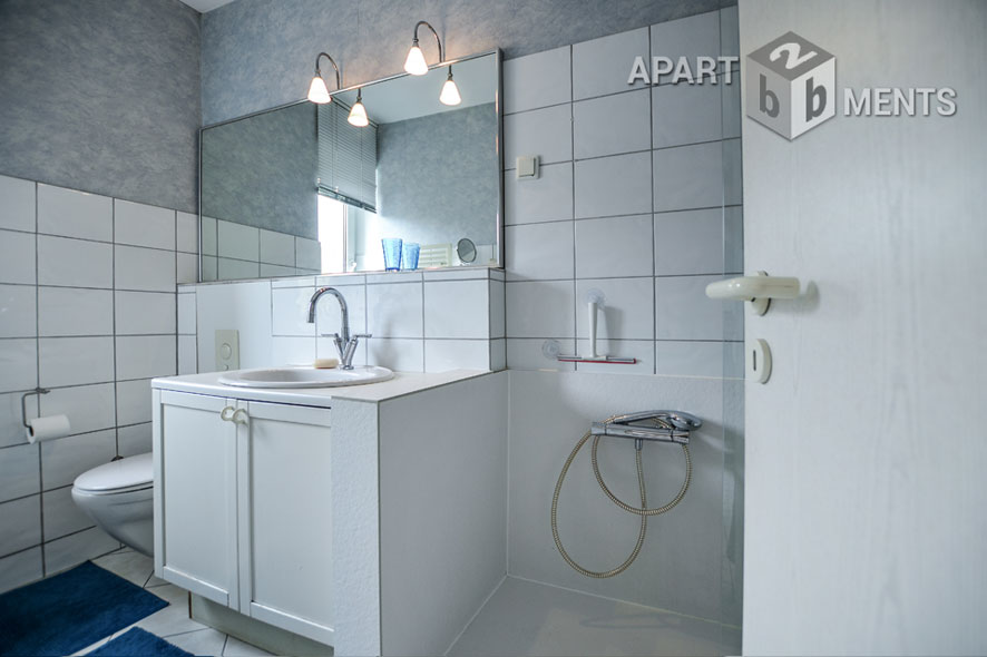 Modern möblierte Wohnung mit Südbalkon in Köln-Sülz