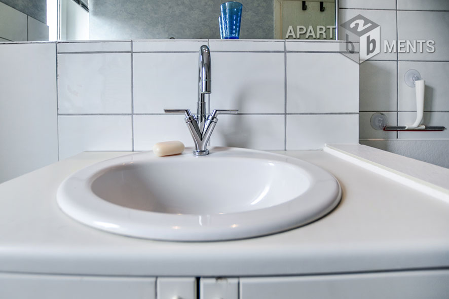 Modern möblierte Wohnung mit Südbalkon in Köln-Sülz