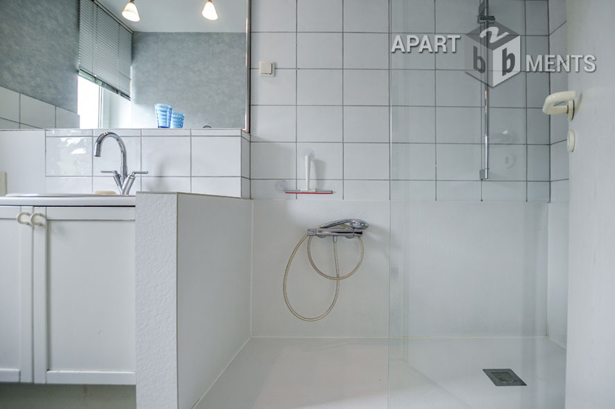 Modern möblierte Wohnung mit Südbalkon in Köln-Sülz