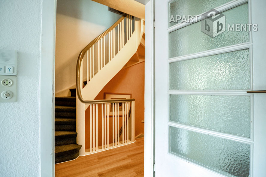 Modern möblierte Wohnung mit Südbalkon in Köln-Sülz