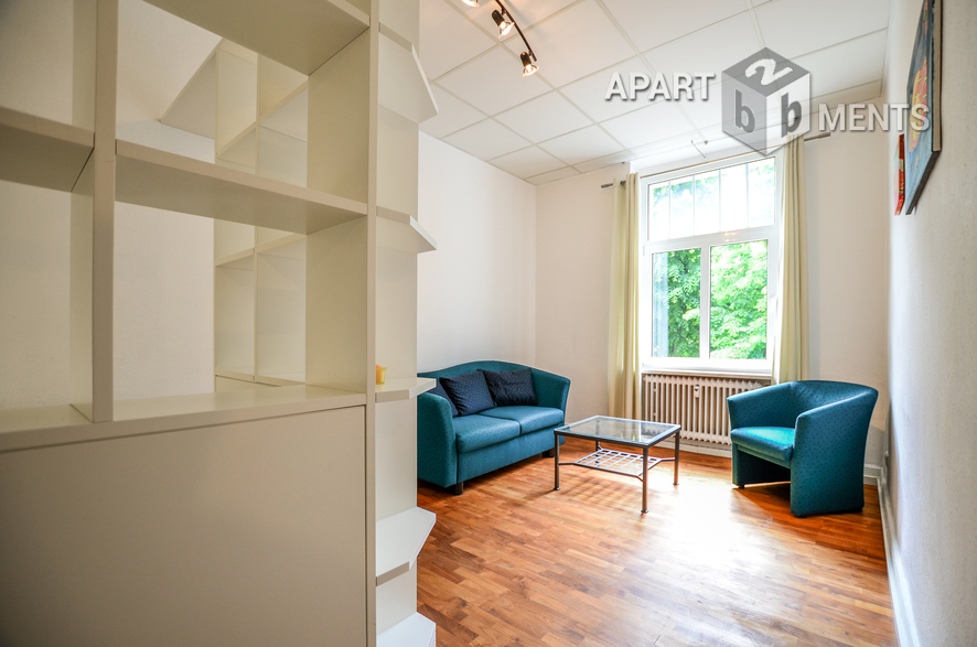 Individuell gestaltete und möblierte Wohnung in Köln-Sülz