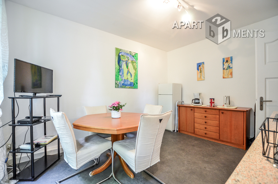 Individually designed and furnished apartment in Cologne-Sülz