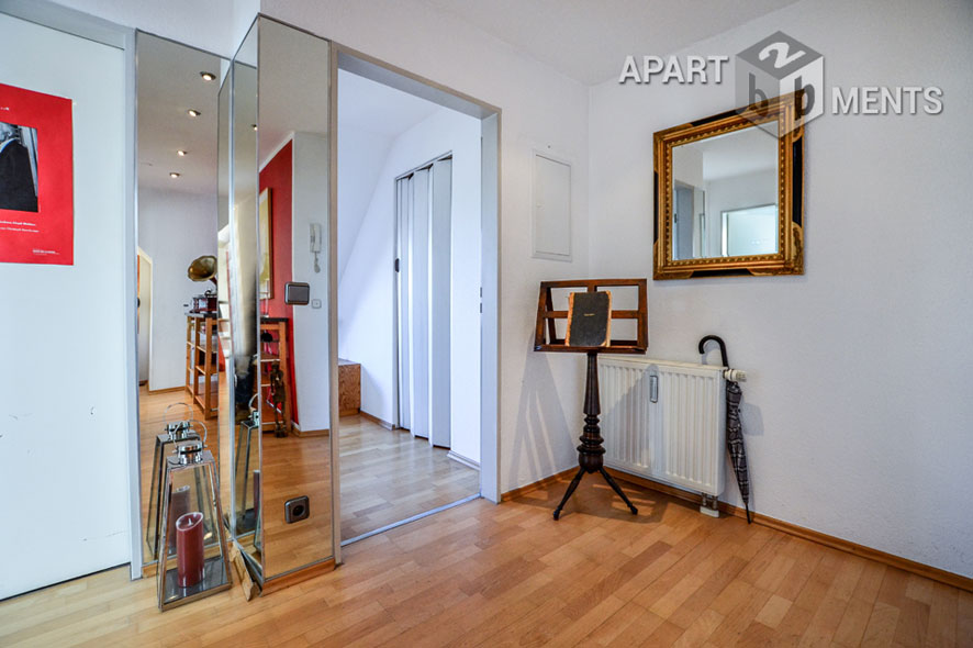 Modernly furnished apartment with three balconies in Cologne-Altstadt-Nord