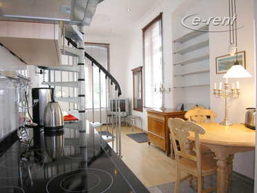 Modern möblierte und zentral gelegene Maisonettewohnung in Köln-Altstadt-Nord