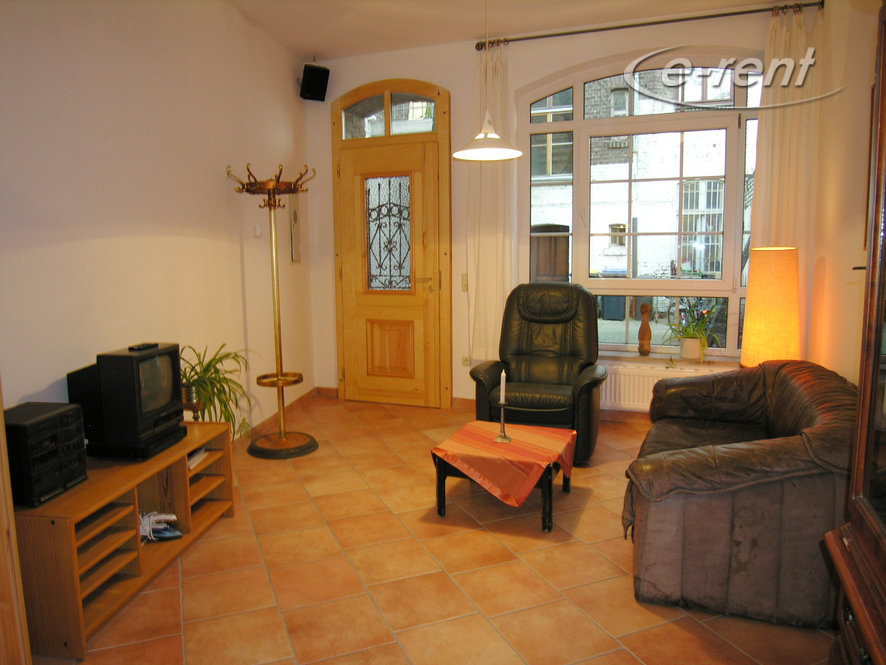 Timelessly furnished apartment with green inner courtyard in Cologne-Ehrenfeld