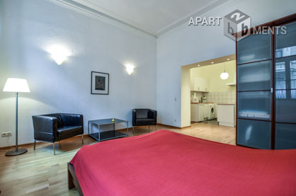 Modernly furnished and spacious apartment in Cologne-Altstadt-North