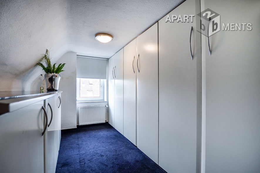 High-quality furnished maisonette apartment in Cologne-Altstadt-Süd