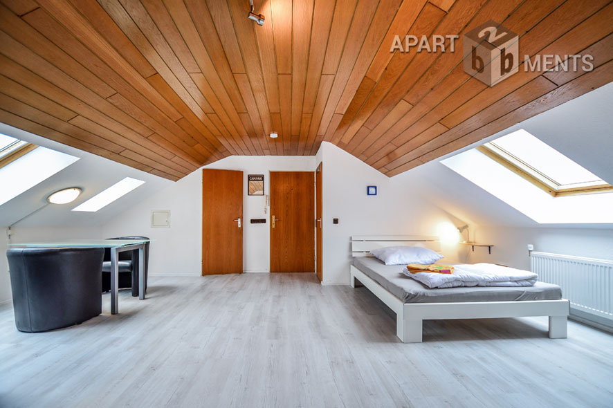Möbliertes und sehr geräumiges und helles Apartment in Köln-Höhenhaus