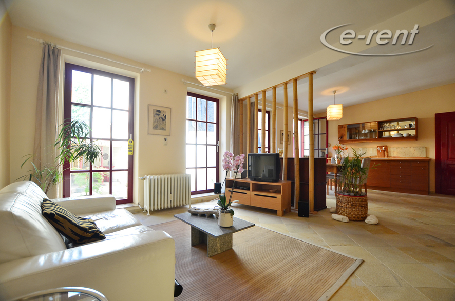 High-quality furnished and centrally located loft apartment in Cologne Old Town North