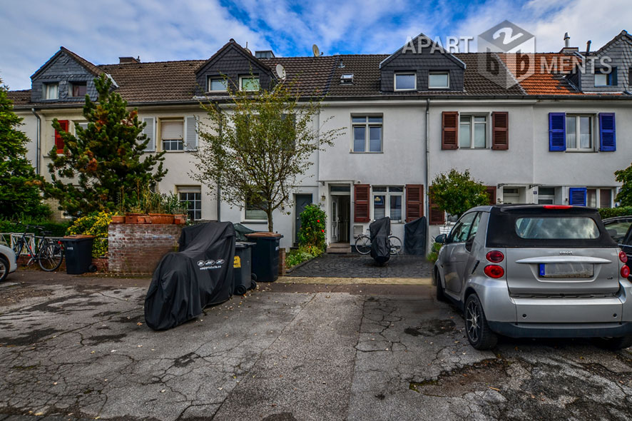 Hochwertig möbliertes Zimmer mit eigenem Bad mit Dusche in Köln-Bickendorf