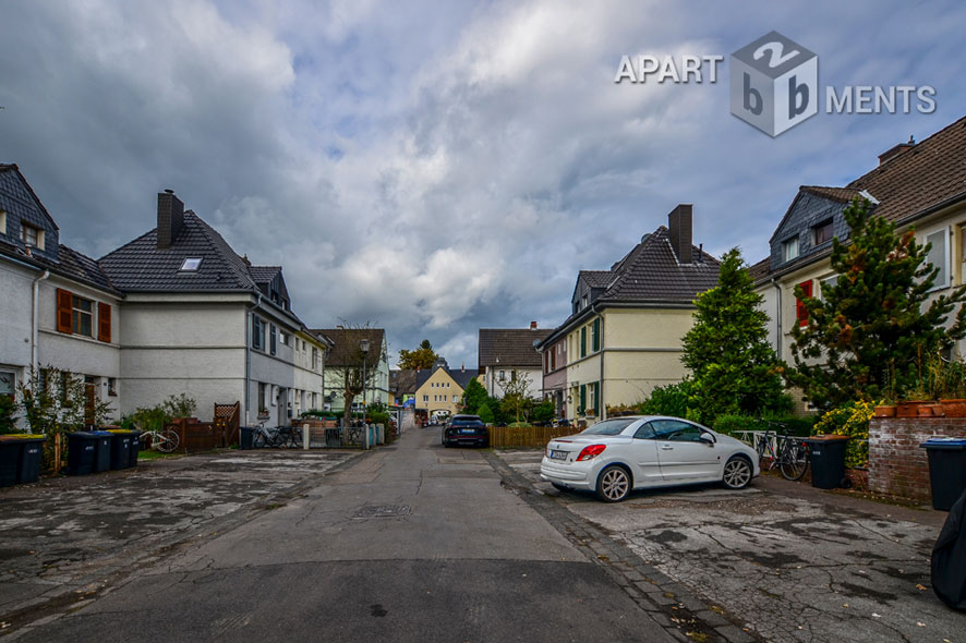 Hochwertig möbliertes Zimmer mit eigenem Bad mit Dusche in Köln-Bickendorf