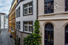 Antik möblierte und extravagante Altbauwohnung in Köln-Altstadt-Nord