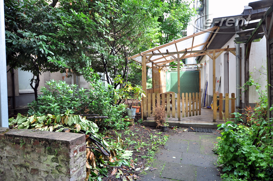 Small 1-room house in a green courtyard in Cologne-Neustadt-North