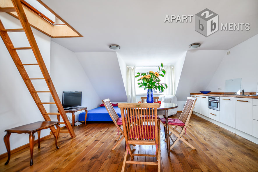 Modern möbliertes Maisonetteapartment mit Dachterrasse in Köln-Altstadt-Nord