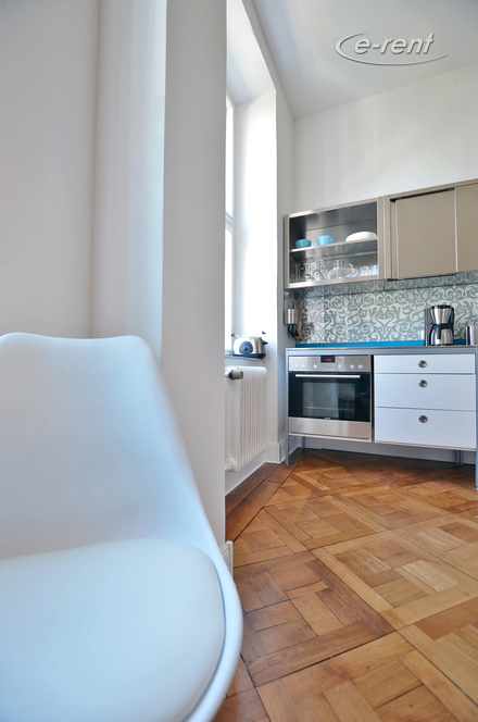 high quality reorganized old-style apartment with a tasteful design-style equipment directly at the Deutzer Freiheit