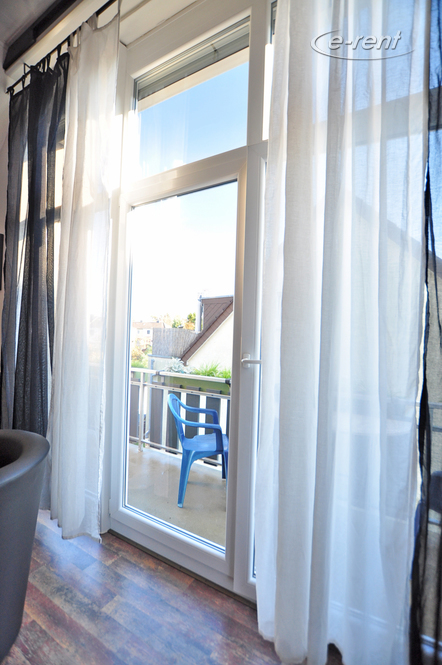 Modern möblierte und ruhig gelegene Wohnung mit Balkon in Köln-Poll