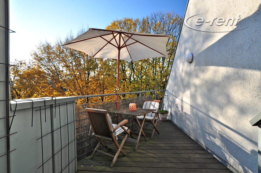 Helle Modern möblierte Dachterrassenwohnung in Köln-Nippes