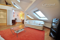 Modernly furnished attic apartment in Cologne-Nippes