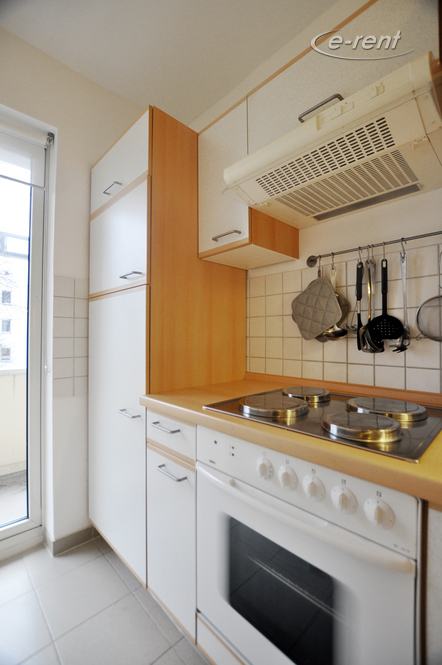 Modern möblierte Wohnung mit Balkon in Köln-Deutz
