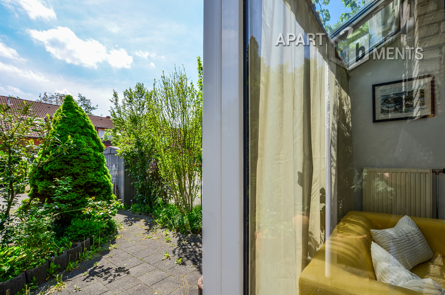 Modernly furnished terraced house over three floors with garden in Pulheim-Sinthern