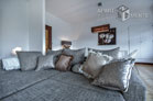 High-quality furnished 3-room penthouse with roof terrace in Cologne-Altstadt-North