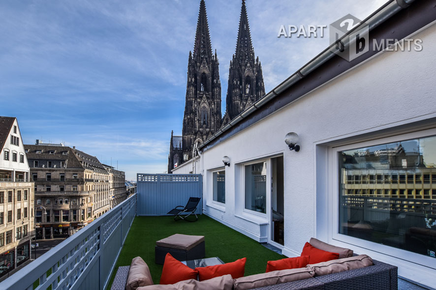 High-quality furnished 3-room penthouse with roof terrace in Cologne-Altstadt-North