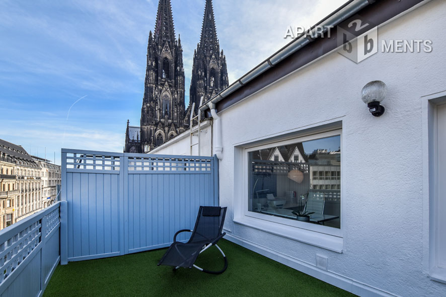 High-quality furnished 3-room penthouse with roof terrace in Cologne-Altstadt-North