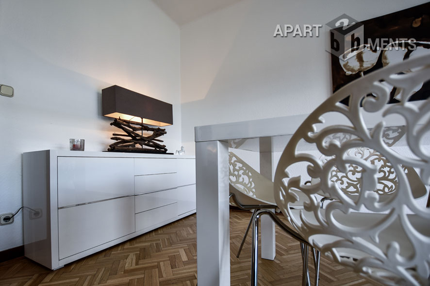 High-quality furnished 3-room penthouse with roof terrace in Cologne-Altstadt-North