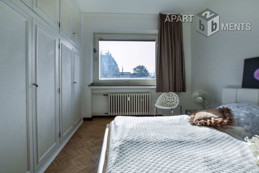 High-quality furnished 3-room penthouse with roof terrace in Cologne-Altstadt-North