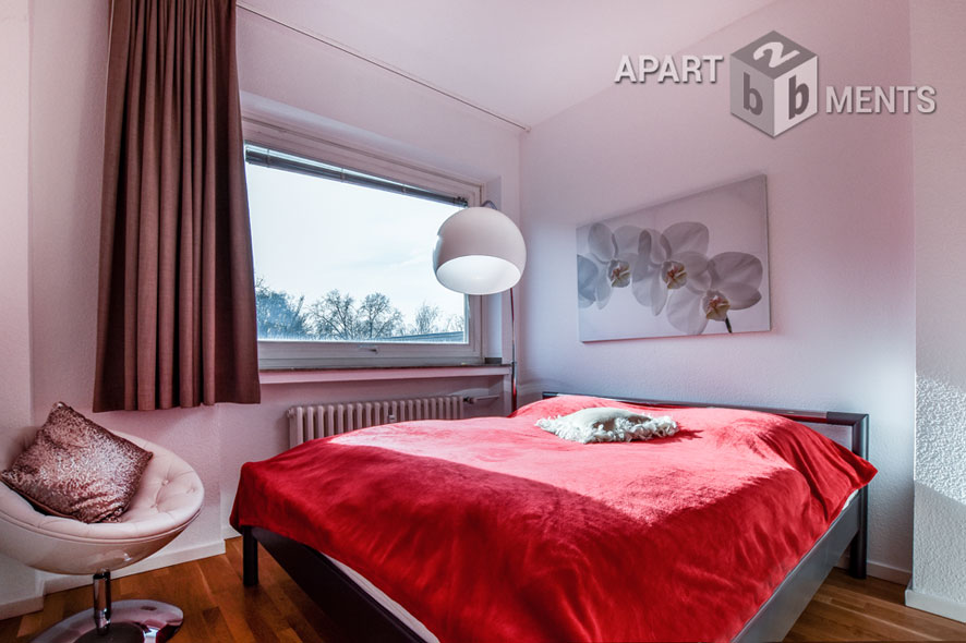 High-quality furnished 3-room penthouse with roof terrace in Cologne-Altstadt-North