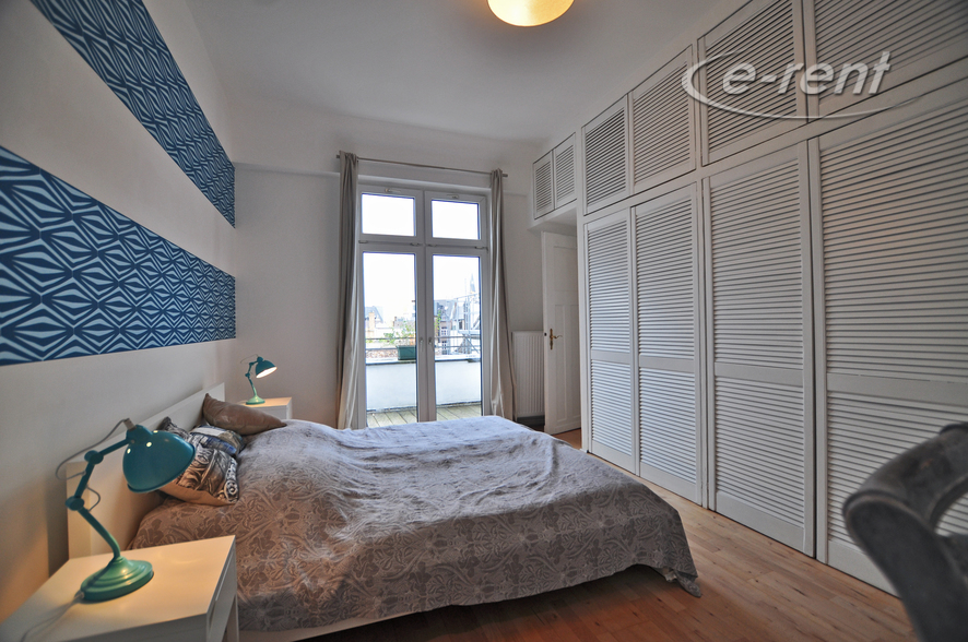 Stylish furnished 3 room old building apartment with 3 balconies in Cologne-Neustadt-North