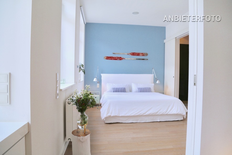 Open and modern furnished apartment with balcony in Cologne-Neustadt-Süd