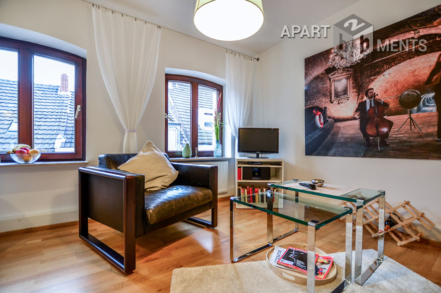 First-class furnished old building apartment in the heart of Cologne-Deutz