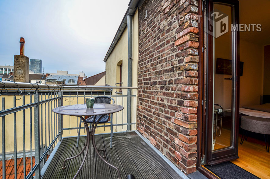 First-class furnished old building apartment in the heart of Cologne-Deutz