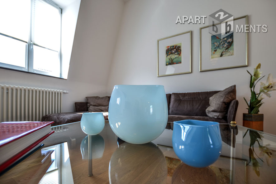 High-quality furnished and centrally located apartment in Cologne-Lindenthal
