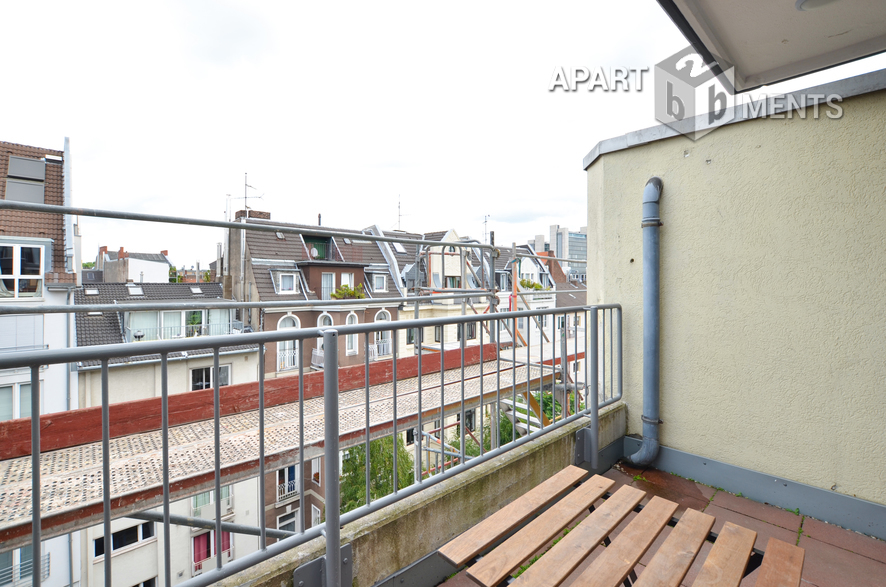Modern möblierte Dachwohnung mit zwei Ebenen in Köln-Neustadt-Nord