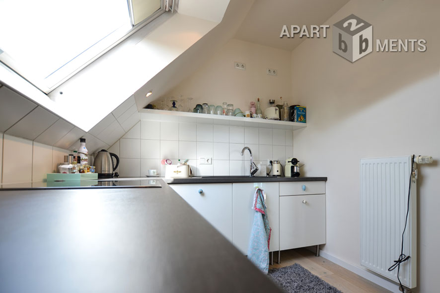 Modern möblierte Maisonettewohnung mit Dachterasse in Köln-Sülz