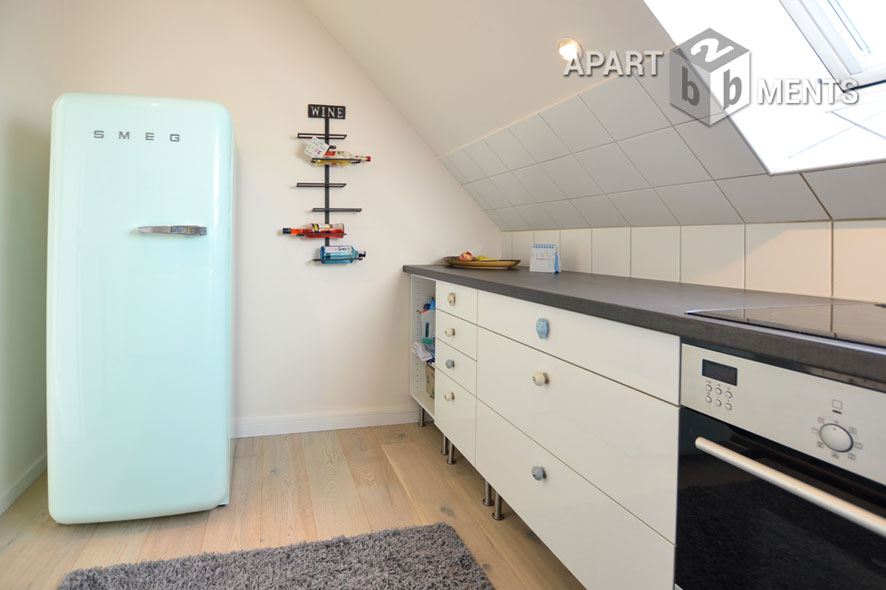 Modern möblierte Maisonettewohnung mit Dachterasse in Köln-Sülz