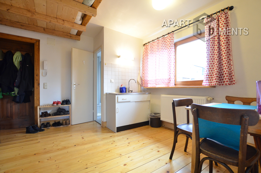 Functionally furnished apartment with balcony in Cologne-Ehrenfeld