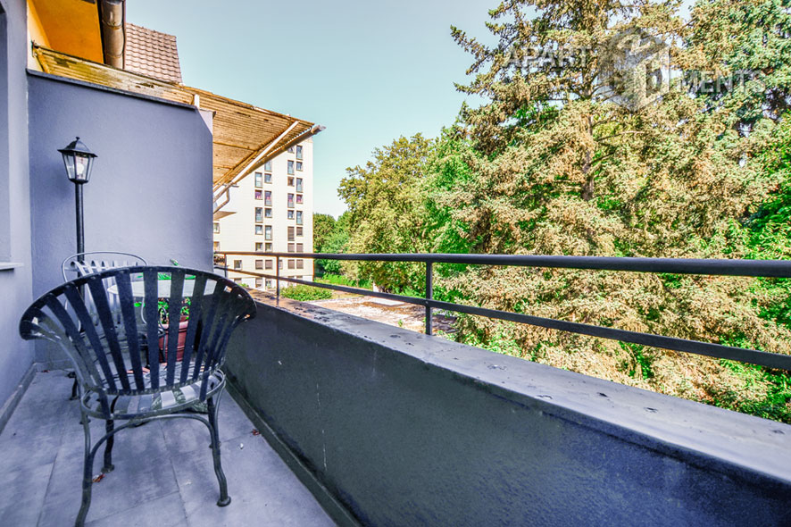 Mediterran möblierte Maisonettewohnung in Köln-Braunsfeld