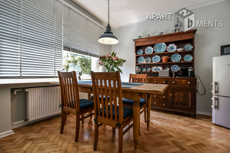 Mediterran möblierte Maisonettewohnung in Köln-Braunsfeld