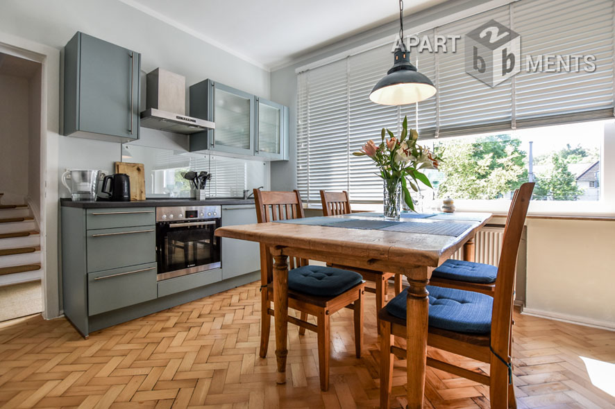 Mediterran möblierte Maisonettewohnung in Köln-Braunsfeld