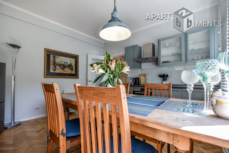Mediterran möblierte Maisonettewohnung in Köln-Braunsfeld